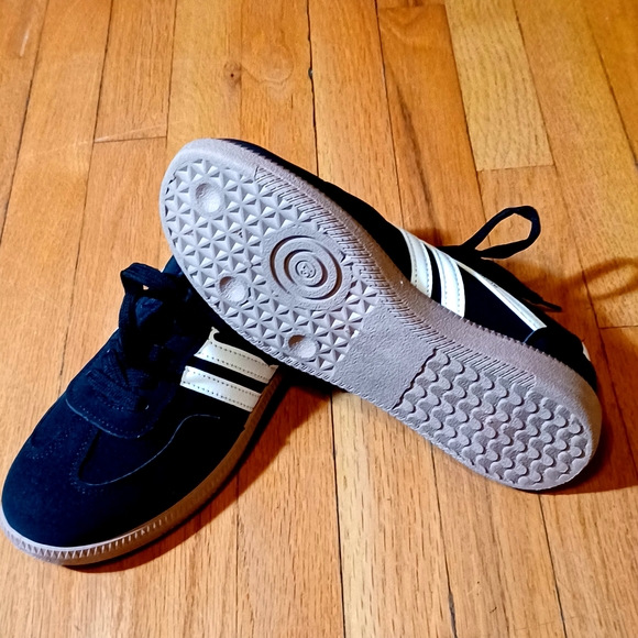 BXCZEDW Shoes - Women  Black & White Sneakers Comfort, Breathabke Fir Walking & Running Size 6.5